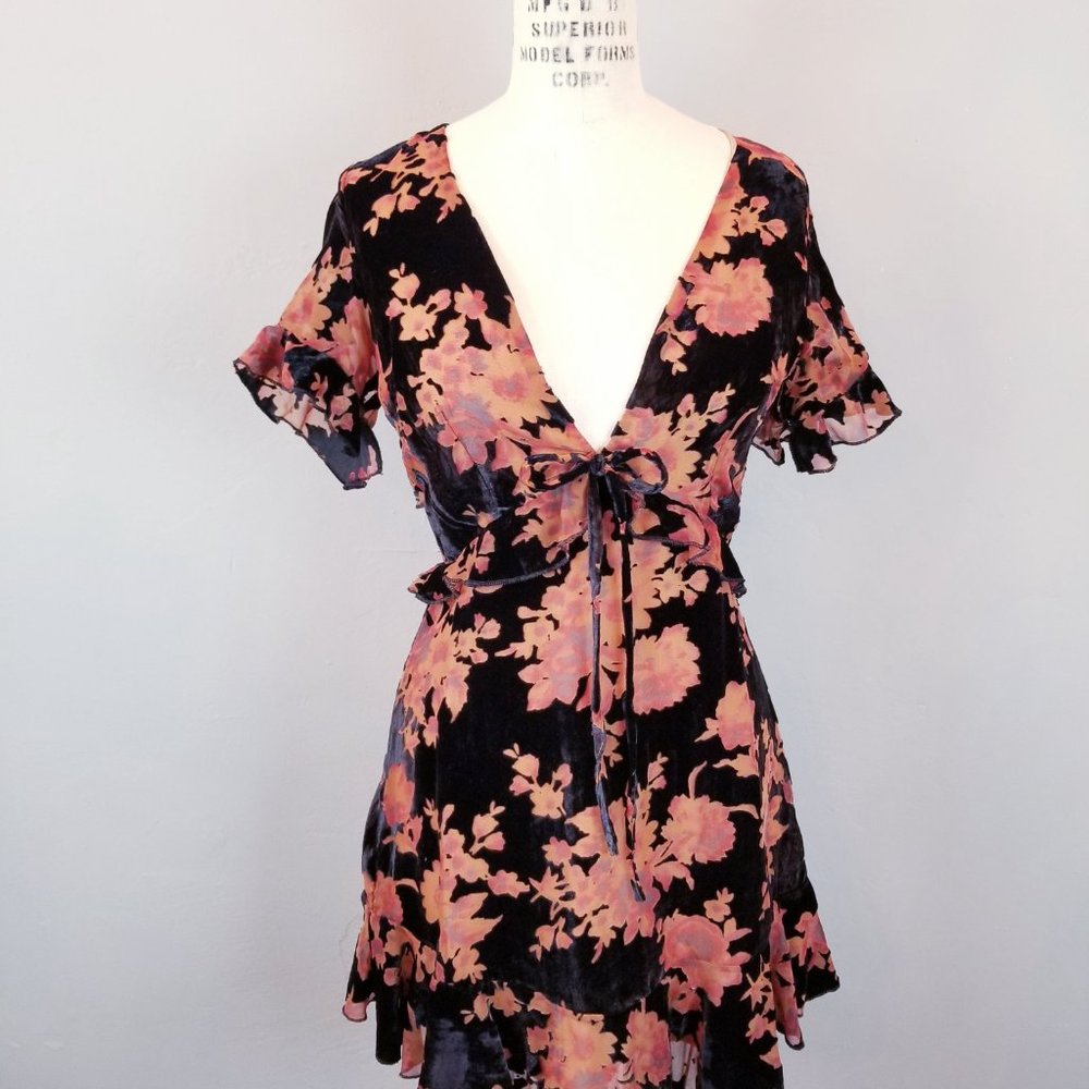 Dress Forum Women's Size Small Floral Burnout Velvet Dress New w/ Tags
